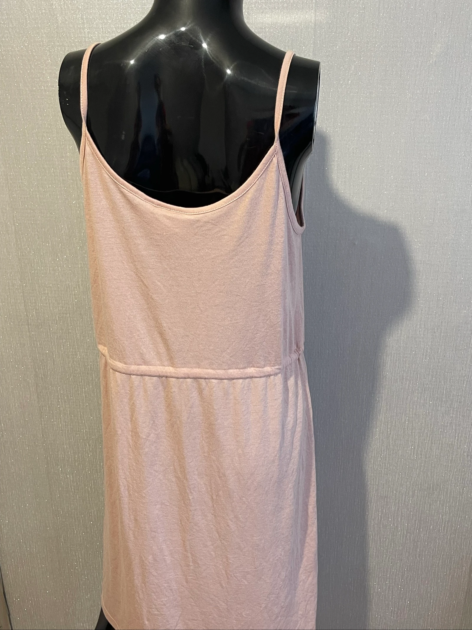 Hermoso vestido con tirantes rosa talla M 65% poliéster y 35% viscosa – photo 2